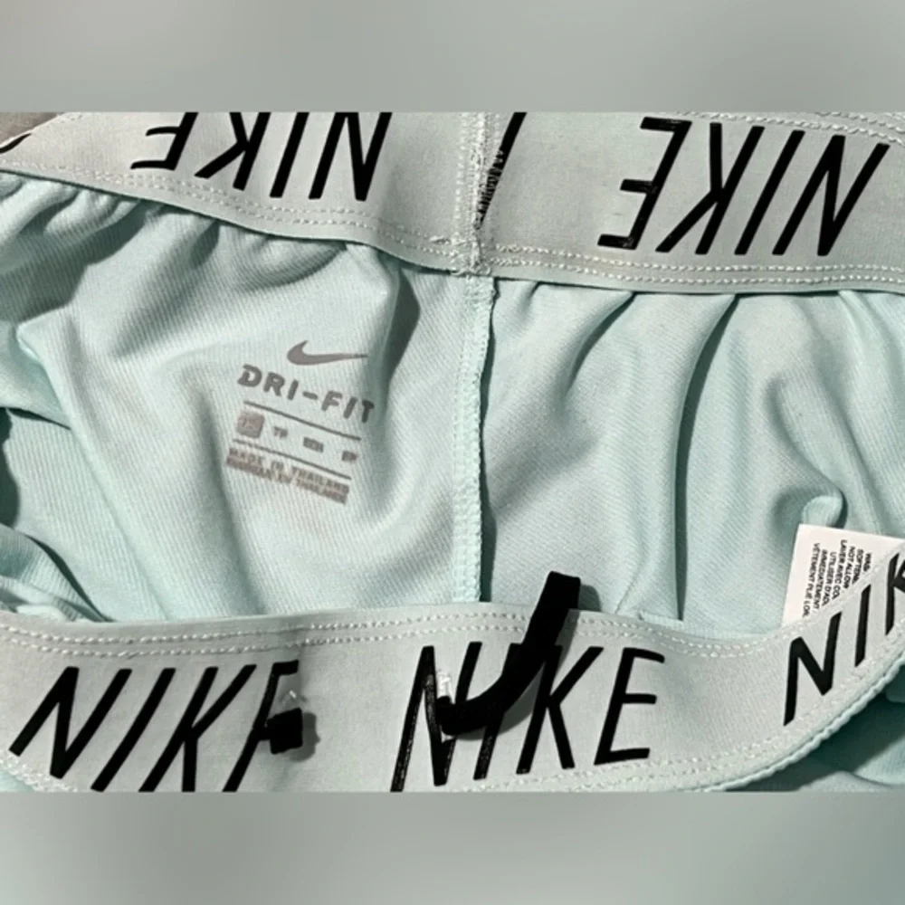 Nike dri fit athletic shorts‎ foldable waist adjustable waist mint green XS